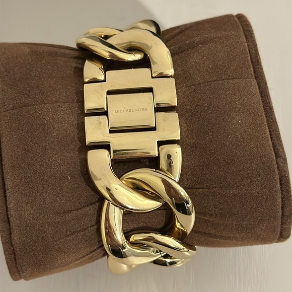 Michael Kors Cuban Link Chain Watch - Picture 5 of 8